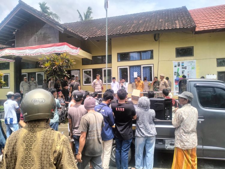 Gelar Aksi Demo, Warga Lendang Nangka Utara Desak Kades Tanggung Jawab DD Rp147 Juta
