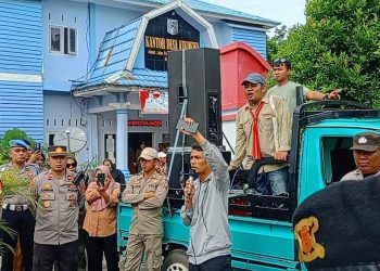 Warga Aik Dewa Demo, Tolak Lapangan Dijadikan Bangunan Kopdes