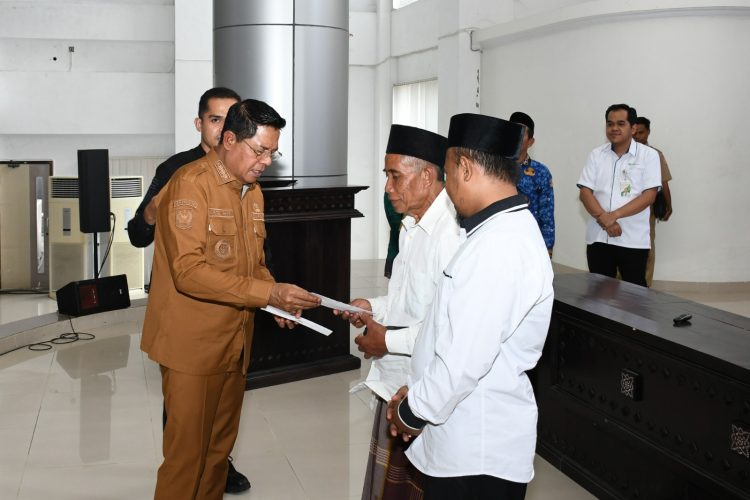 Bupati Lotim Apresiasi Guru Ngaji dan Marbot atas Dedikasinya