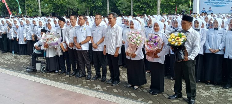 10.988 Orang Honorer di Lotim Bersuka Cita Terima SK PPPK Paruh Waktu