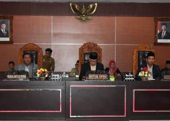 Wabup Lotim Hadiri Sidang Paripurna DPRD