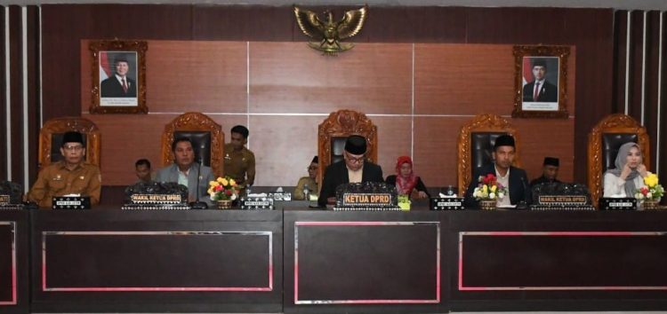Wabup Lotim Hadiri Sidang Paripurna DPRD