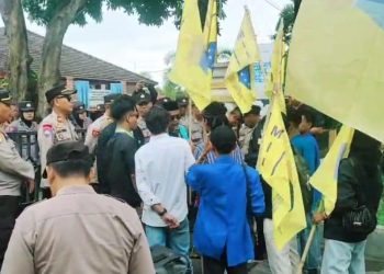 Aksi Mahasiswa Sorot Dapur MBG milik Bupati Lotim Sebabkan Terjadi Dugaan Keracunan