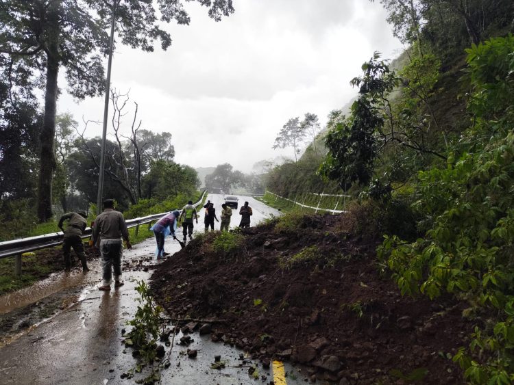 Longsor Terjadi Jalur Wisata Pusuk Sembalun