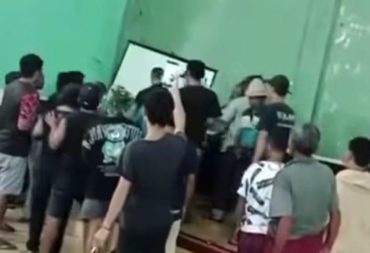Keributan Terjadi di Kantor Desa Selagik, Ruang Sekdes Digembok
