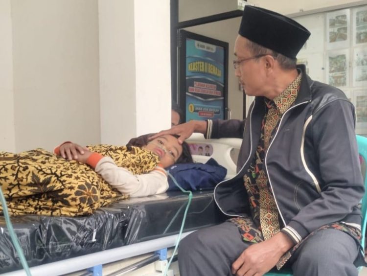 Empat Siswa SDN 4 Kilang di Lombok Timur tertimpa Pohon