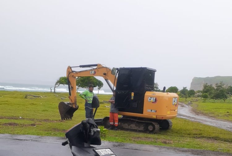 Antisipasi Banjir Susulan, BPBD Lotim Turunkan Alat Berat untuk Normalisasi Sungai Jerowaru