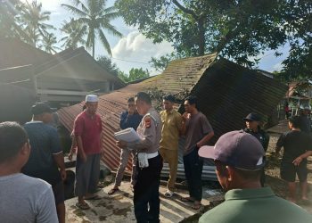 Breaking news, Dua Pick Up Tabrakan di Sikur, Tiga Orang Terluka