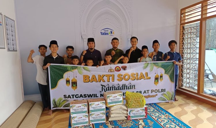 Satgaswil NTB Densus 88 AT Polri Berbagi ke Anak Yatim