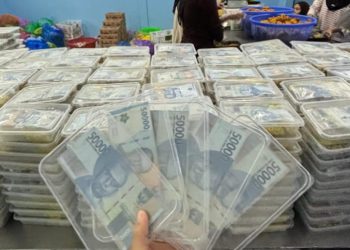 Sedekah Ramadan, Ribuan Penerima MBG di Loyok Dapat Uang Tunai Rp50 Ribu