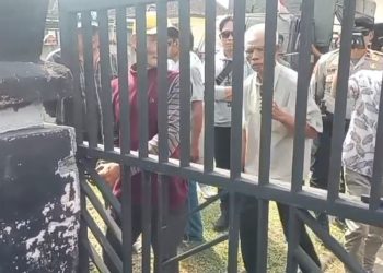Kantor Desa Kerongkong Lombok Timur Disegel