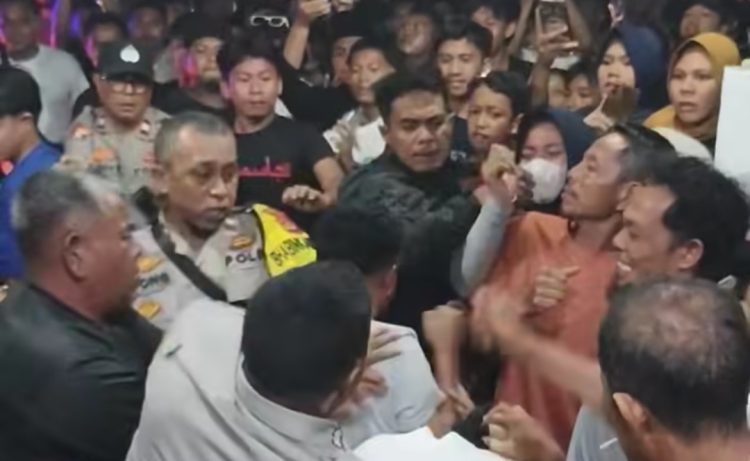 Dikira Teman Pelaku Pencurian di Apotek Lenek, Pembeli Bakso Jadi Sasaran Amukan Massa