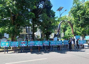 Aksi Gempur Kantor Bupati Lotim Soal LPG Bersubsidi Langka