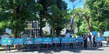 Aksi Gempur Kantor Bupati Lotim Soal LPG Bersubsidi Langka