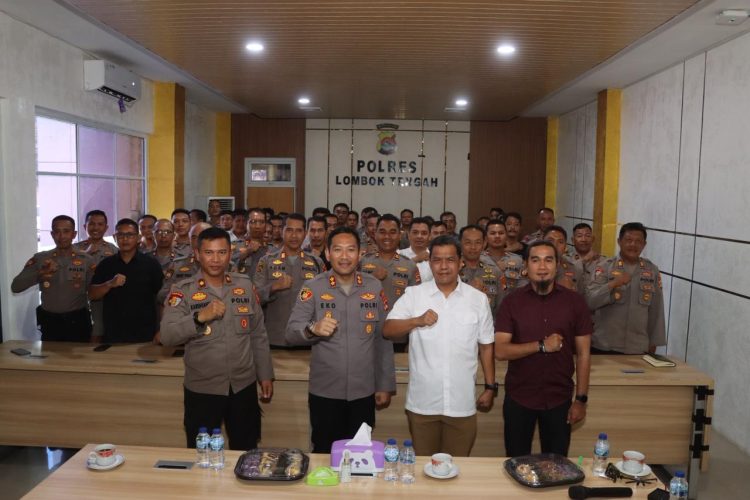 Kasatgaswil NTB Densus 88 AT Polri Berikan Pembekalan Cegah Terorisme ke Polres Loteng