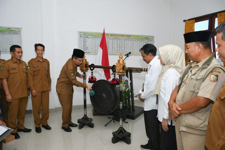 Pencanangan Desa Cantik di Terara, Wabup Lotim Tekankan Data yang Akurat