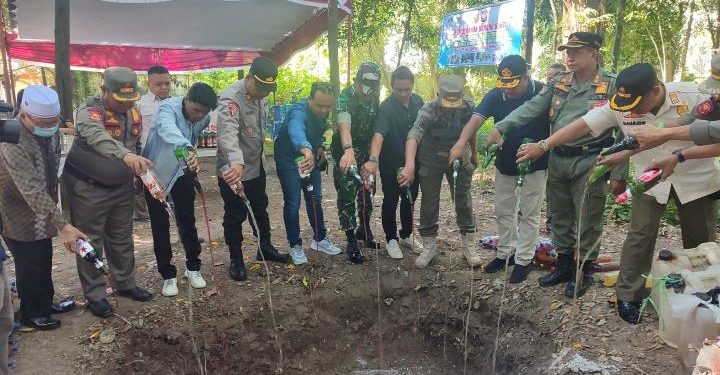 Pemkab Lotim Musnahkan Sebanyak Ribuan Liter Miras