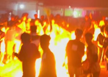 Maling Diamuk Massa di Lotim, Motor Dibakar, Polisi Dilempar Batu