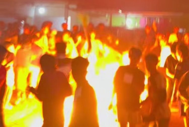 Maling Diamuk Massa di Lotim, Motor Dibakar, Polisi Dilempar Batu