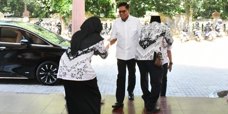 Bupati Lotim Berkomitmen Mempertahankan PPPK