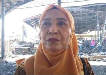 Dinsos Lotim Berikan Bantuan kepada Korban Kebakaran Pasar Pringgabaya