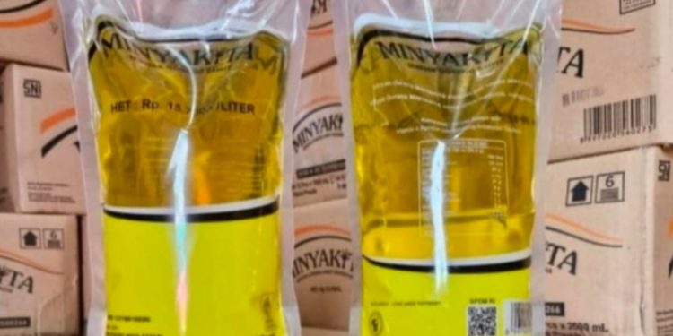 Harga Minyak Goreng Bersubsidi Disorot, Bulog Lotim Beri Penjelasan