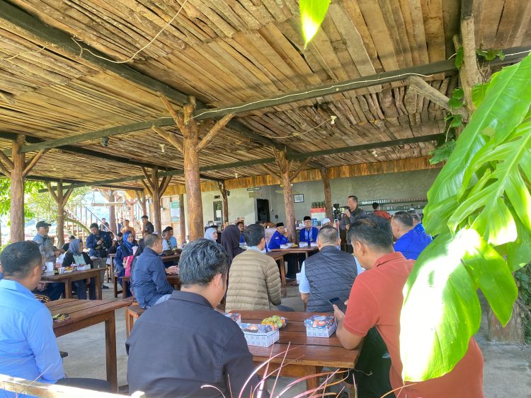 Sekjen Partai Demokrat Konsolidasi Kader di Sembalun