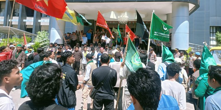 Hardiknas–May Day, Aksi Demo Cipayung Plus Lotim Soroti Gaji Guru hingga Anggaran Pendidikan