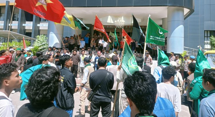 Hardiknas–May Day, Aksi Demo Cipayung Plus Lotim Soroti Gaji Guru hingga Anggaran Pendidikan