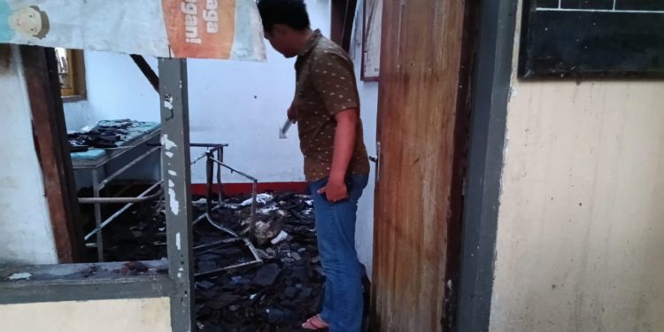 Bangunan Kosong Eks Pustu di Aikmel Terbakar