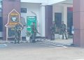 Waduh, TNI Bersenjata Laras Panjang Lengkap Amankan Kejaksaan Dari Pendemo