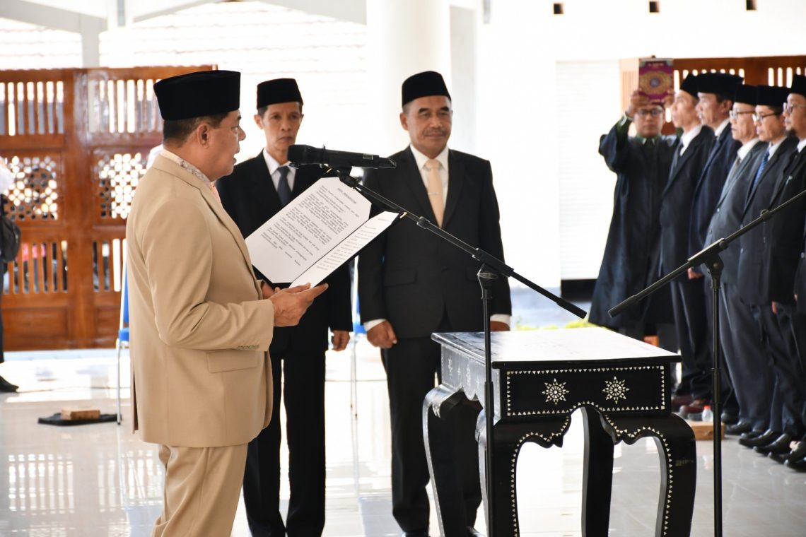 Bupati Lotim Berikan PR ke Pj Kades