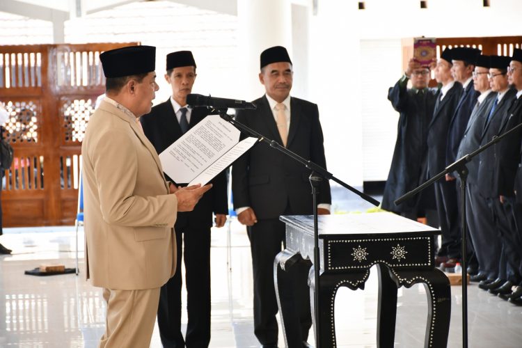 Bupati Lotim Berikan PR ke Pj Kades