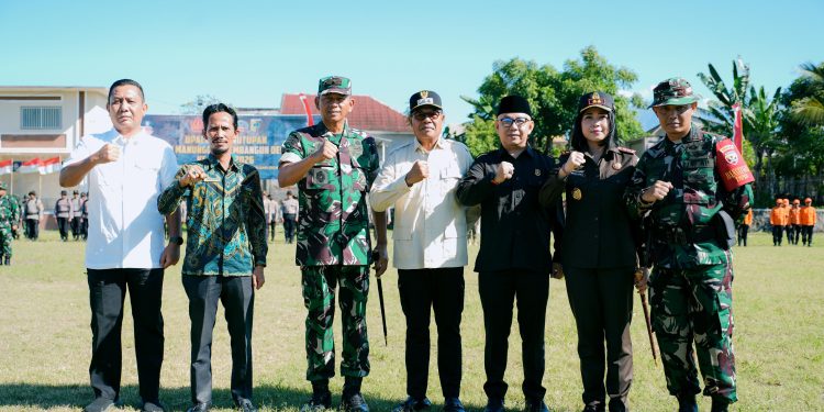 Bupati Haerul Warisan dan Ketua DPRD Lotim Hadiri Penutupan TMMD ke-128 