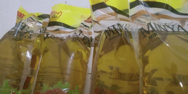 Dampak Rupiah Melemah, Harga Minyak Goreng di Lotim Meroket