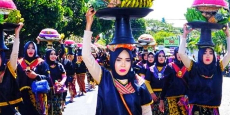 Pawai Seribu Dulang di Lotim Jadi Ikon Festival Muharram