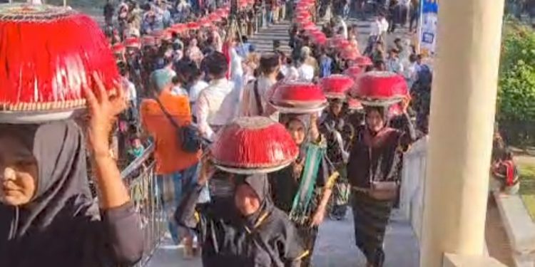 Semarak parade 1448 dulang di Lotim