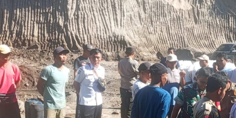 Warga Suryawangi Demo Tambang Galian C Tak Berizin