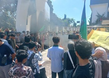 HMI MPO Lotim Tuntut Program MBG dan KDMP Ditutup Permanen