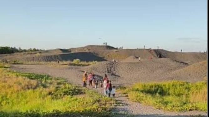 Warga Pringgabaya Tolak Keras Perpanjangan Izin Tambang Pasir Besi