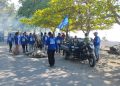 Peringati HUT ke-25, Demokrat Lotim Gelar Aksi Bersih Pantai