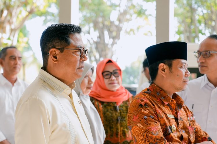 Bupati Lotim Curhat ke BNPB