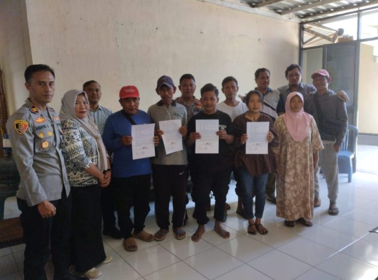 Kenal Lewat Tiktok, Habis Kepergok Warga, Suami Ceraikan Istrinya Lewat VC, Berakhir Damai