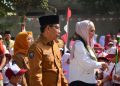 Wabup Lotim Dampingi Wakil Ketua DPR RI Salurkan PIP