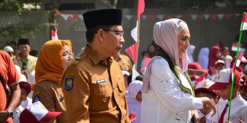 Wabup Lotim Dampingi Wakil Ketua DPR RI Salurkan PIP