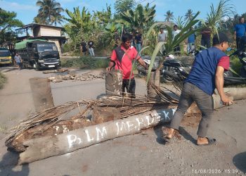 Pemerintah Desa Kalijaga Timur dan Warga Blokade Jalan