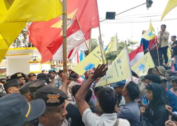 Ratusan Warga Kalijaga Timur Datang Berdemo Dibuat Kecewa Oleh Bupati Lotim