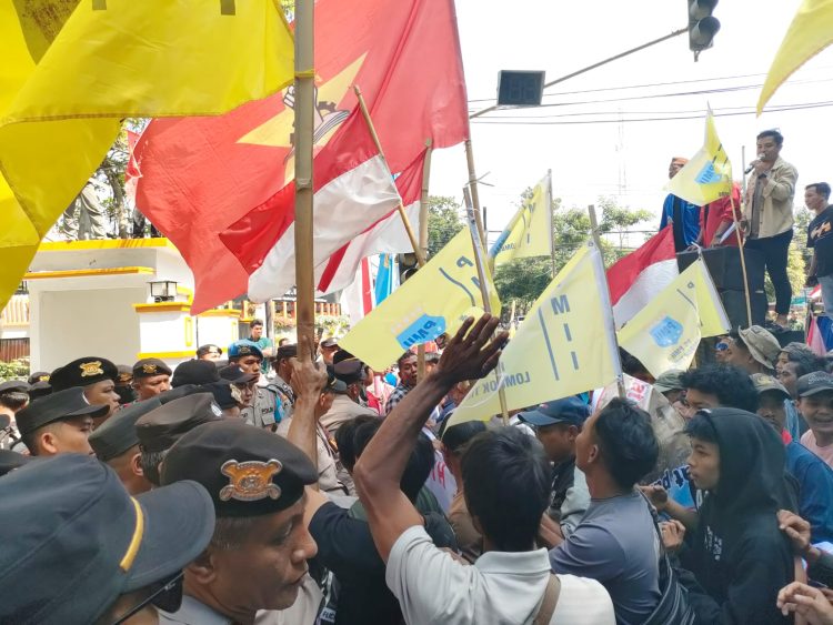 Ratusan Warga Kalijaga Timur Datang Berdemo Dibuat Kecewa Oleh Bupati Lotim