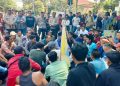 Wakil Bupati Lotim Temui Ratusan Pendemo