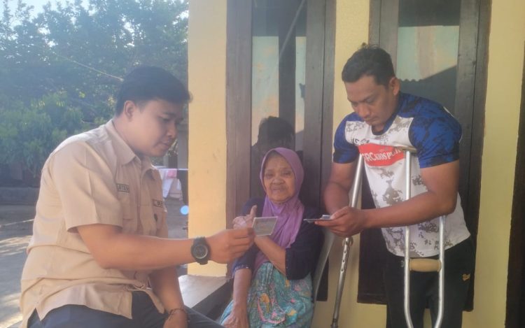 Aksi Lalu Sukri gandeng Wartawan Bantu Lansia dan Disabilitas Akses Perlinsos di Desa Kotaraja